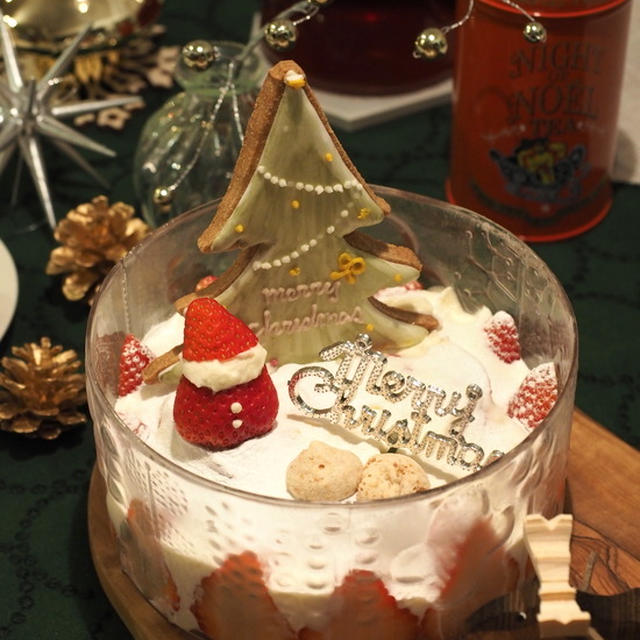 苺とショートブレッドと生クリームだけ♪超簡単なX'masスコップケーキ