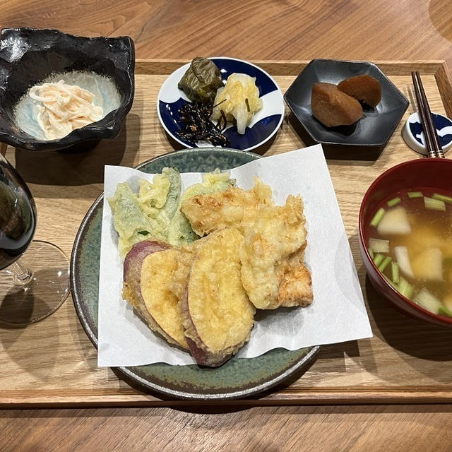 【献立】天ぷら、大根とツナのマヨサラダ、里芋の旨煮、お漬物いろいろ、カブのお味噌汁、ワイン
