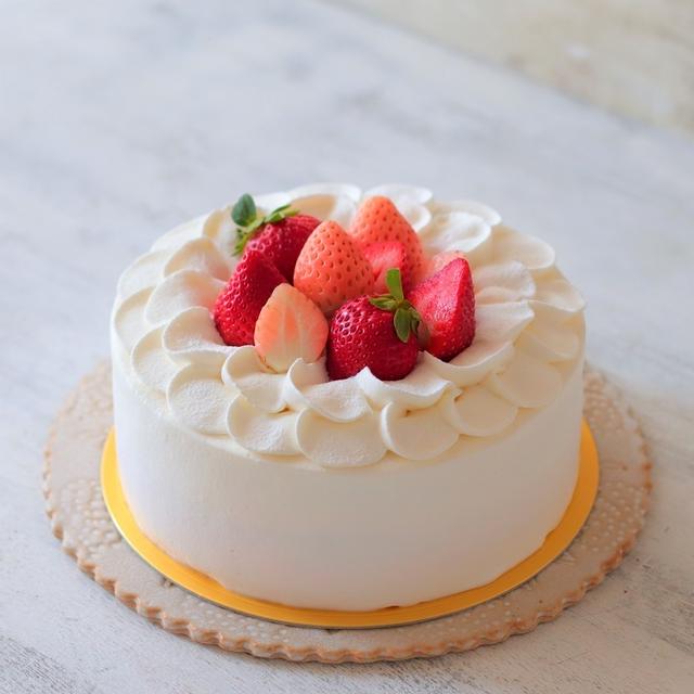ひらひら絞りのデコレーションケーキ
