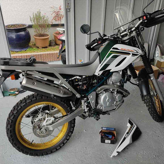 バイク日記、YAMAHAセローのバッテリー上がり、お安い充電器で充電した話