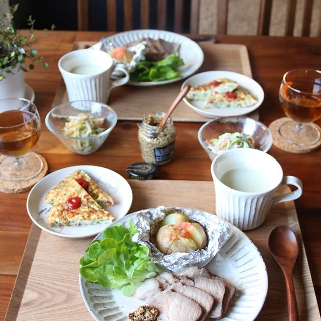 ローストポーク と ポテトのホイル焼き。そら豆スープとか。野菜の苗植え。