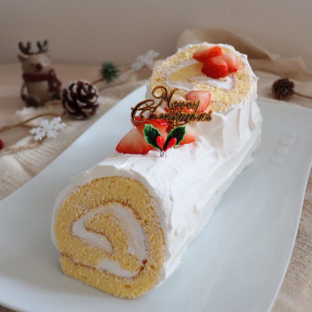 白いブッシュドノエル♡ふわふわロールケーキ生地にたっぷり生クリーム🎄クリスマスケーキ作りました！