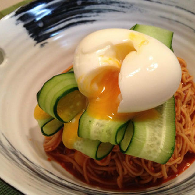 甘辛タレの「ビビン冷麺」、「茄子とゴーヤのジョン」「蒸し茄子の冷たいナムル」。