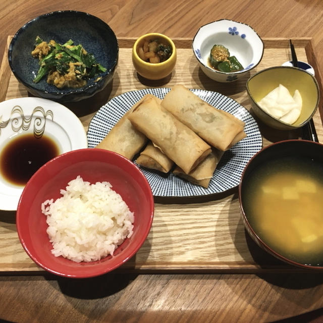 【献立】春巻き、ニラ玉、カブの甘辛炒め、きゅうりのナムル、カブのお漬物、豆腐のお味噌汁、ビール