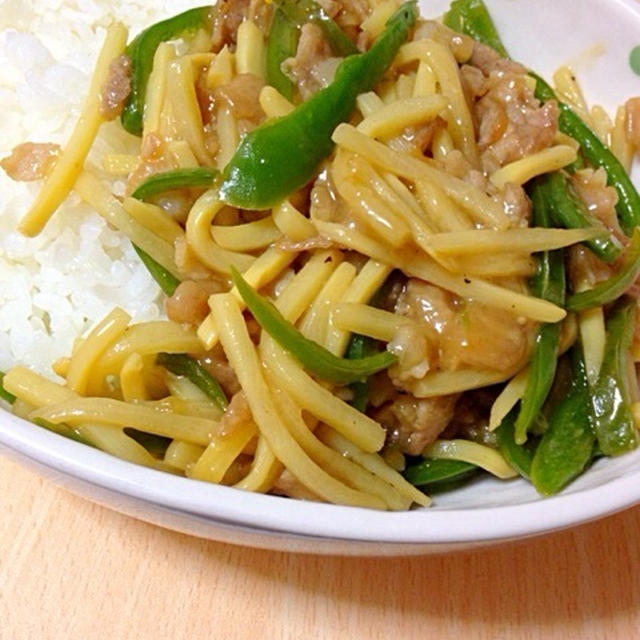 お安い豚コマで（笑）青椒肉絲丼✨