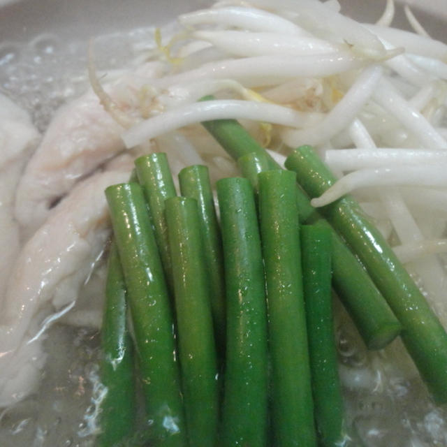 味ぽんで作る「3点おかず鍋」ささみ・にんにく芽・もやし