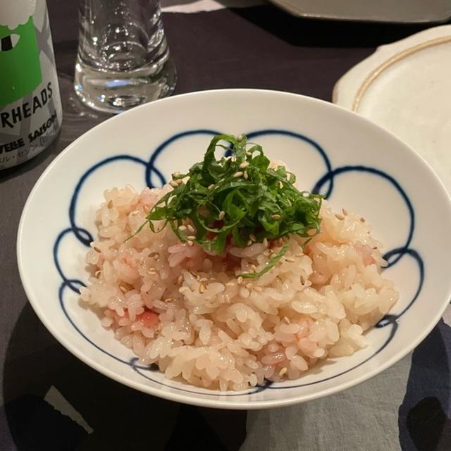 SNSで人気らしい「梅干しの炊き込みご飯」の夜ごはん