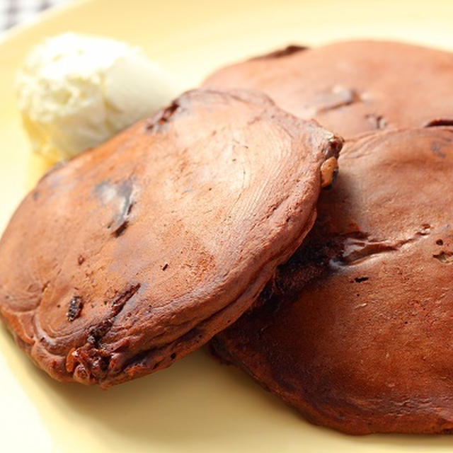 おうちバレンタインレシピあり【チョコとくるみのパンケーキ】 