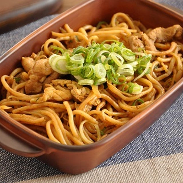 スパイシーなカレー焼きそば弁当