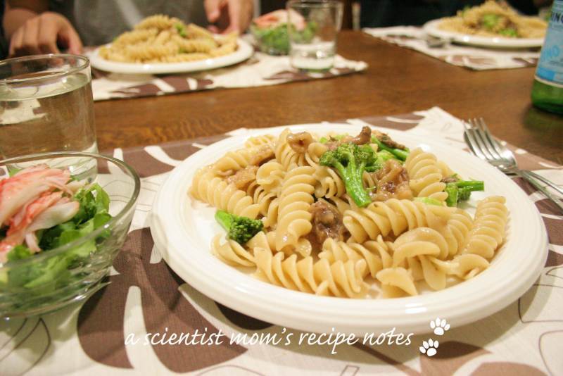 牛スジ煮込みソースの濃厚パスタで晩ごはん