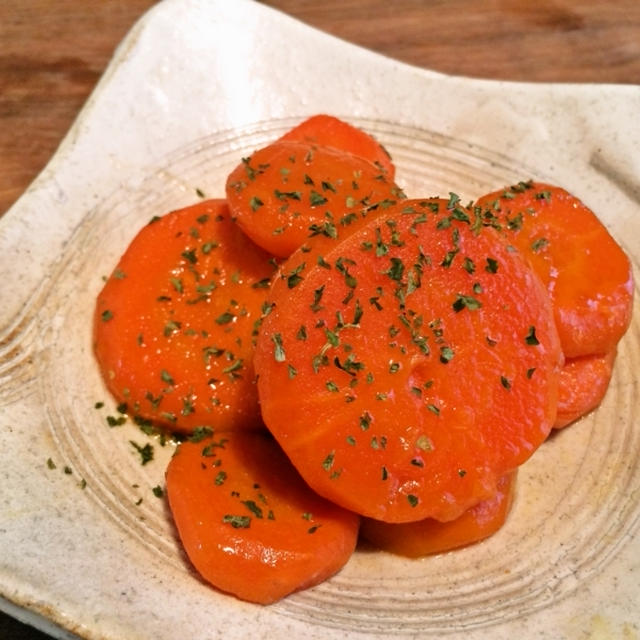 にんじんの大量消費に。作り置きも可能な「にんじんのグラッセ」