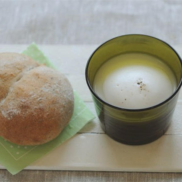 おからパンと新玉ねぎの冷製スープ