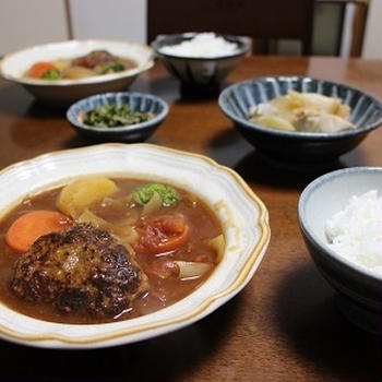 煮込みハンバーグとか