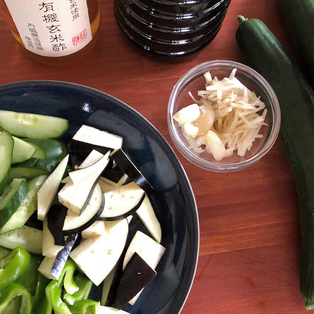 ヘルシー！スタミナがつく！お酒のお供に！！[晩夏野菜の香味漬け]
