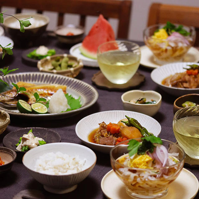 【献立】塩鯖の開きと、肉じゃがと、えんがわキムチと、稲庭うどんなど。～醤油、数えたら8本もあった～