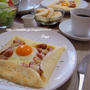 【簡単朝カフェ】そば粉なし♪ガーリックバターウィンナーの簡単チーズガレット♪