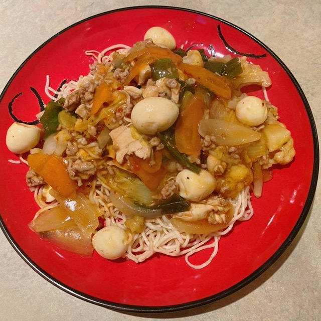ウズラ入り焼きそば