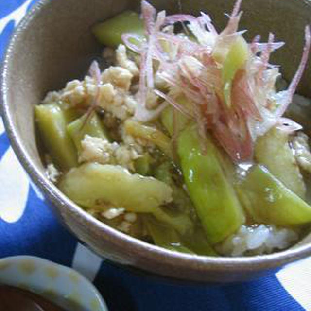 なすと鶏挽肉のあんかけご飯・しょうが風味