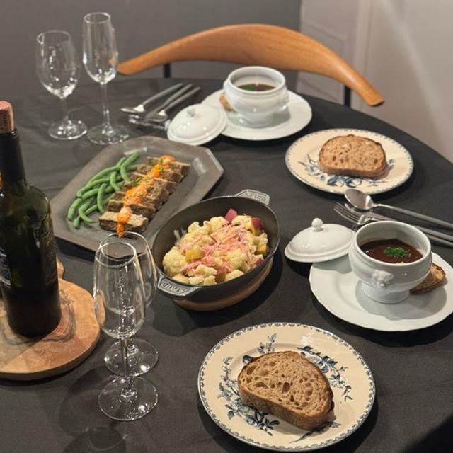 ナスのパプトン、レトルト牛タンシチュー、カリフラワーとさつまいものハムチーズ焼きの夜ごはん