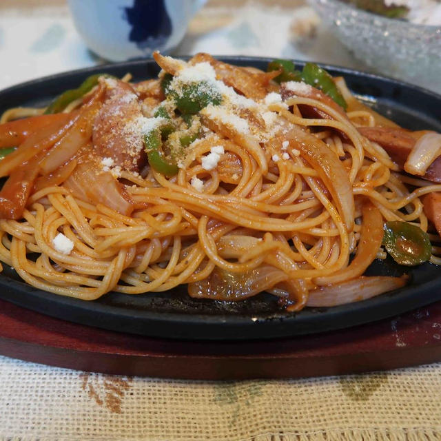 ”懐かしの味”鉄板ナポリタンと　ホットサンドの朝食♪