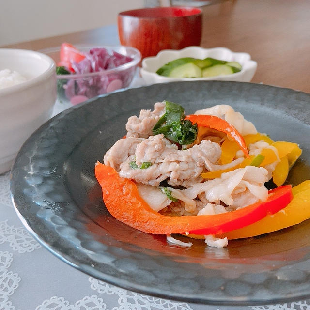 豚肉とパプリカきのこでお昼ご飯とおやつ♡逆に買えないw