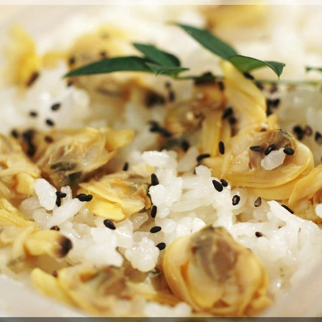 主人への差し入れ弁当です。アサリご飯／秋刀魚の塩焼き／ホタテのミルク煮／野菜汁など。