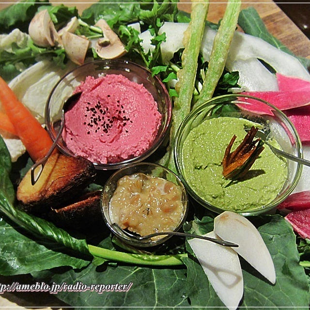 野菜ディップで野菜を食べるフムス♪STAND BY FARM 松濤で在来種野菜を満喫