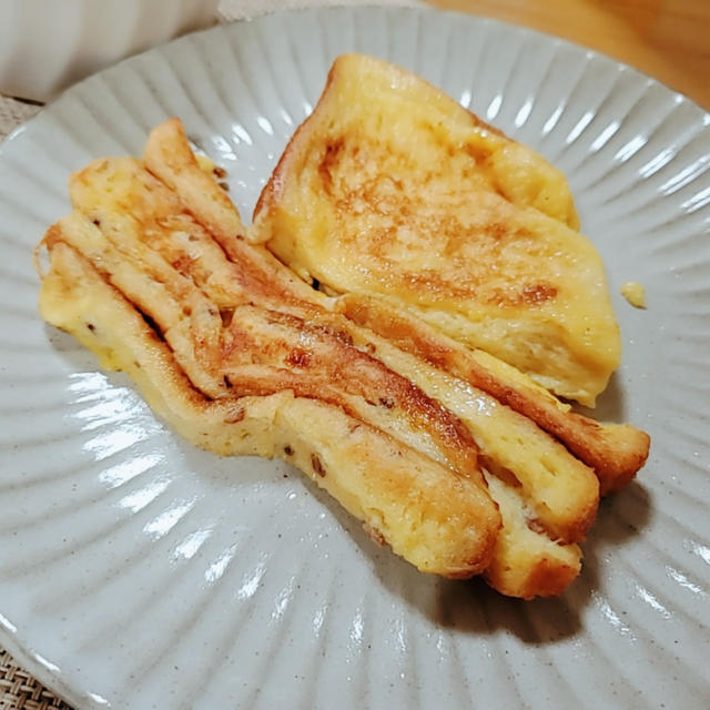 木曜日：パンの耳で”フレンチトースト”