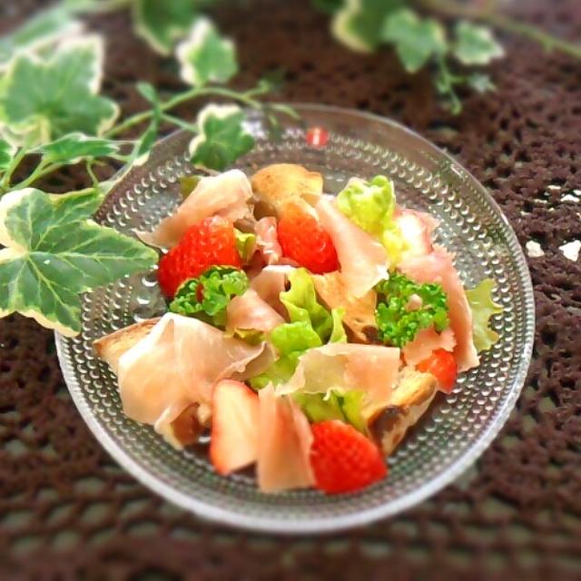 いちごと　生ハムのサラダ♪