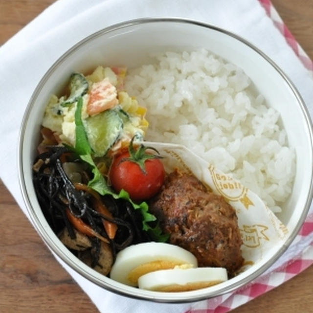 【キャベツたっぷり煮込みハンバーグ弁当、と魔の２歳児】