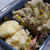 中学息子弁当～鶏肉とローストオニオンの黒こしょうごはんアレンジ、ベーコンとほうれん草のオープンオムレツ、たらもサラダ・・