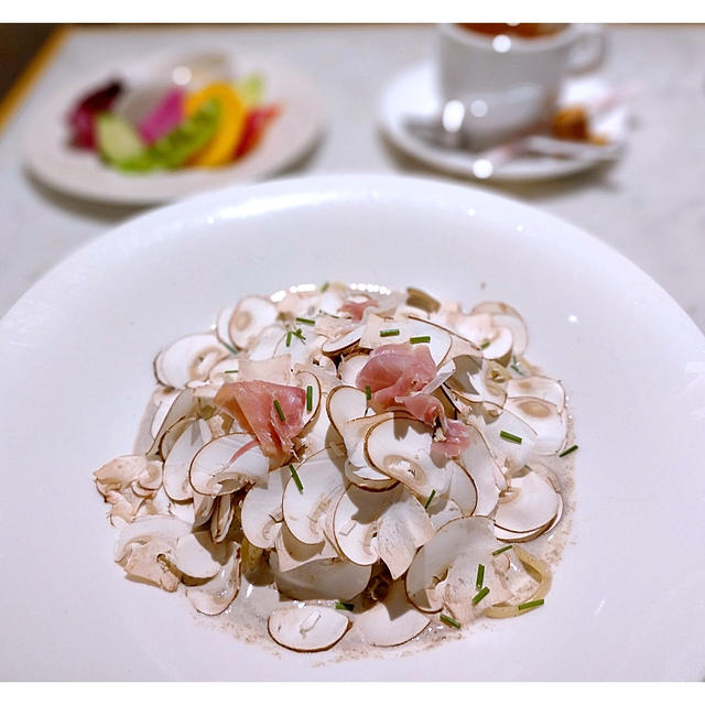 東京駅でイタリアン「TO今日BAR(トウキョウバール）」舟形マッシュルームたっぷりパスタを堪能♪