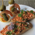 海老と卵のピンチョ＆ベビースピナッチとラズベリーヴィネグレットのサラダ