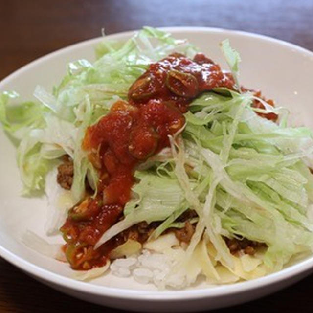 朝ごはんに「タコライスチーズヤサイ」