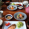 オーロラサーモンの西京焼き。ひき肉とニラもやしのチヂミ（フーディストノート）。