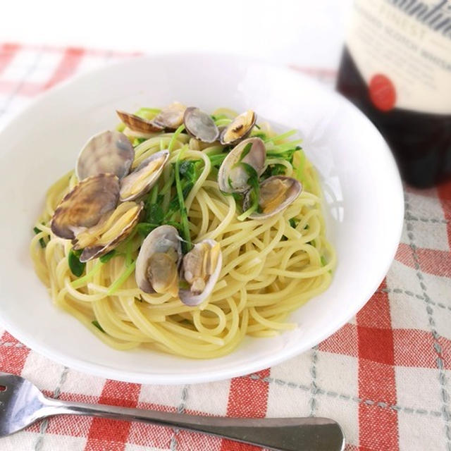 香りの相性が抜群♪あさりと豆苗のパスタ