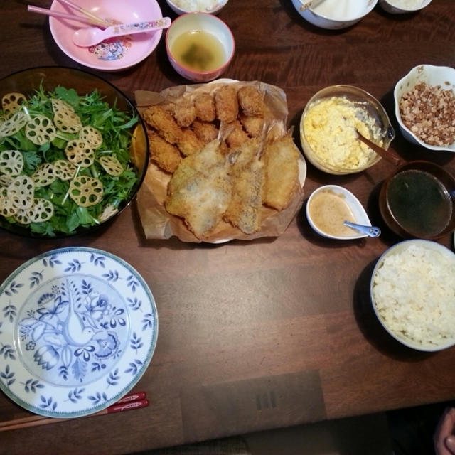 気分がすぐれないので、フライ定食。食べれるんかいっ！