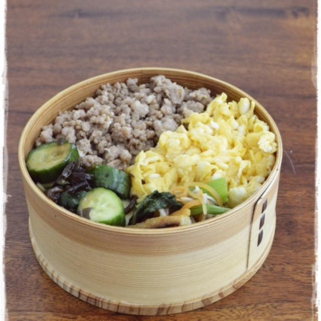 【そぼろ丼弁当、とちょっと嬉しい気遣い】