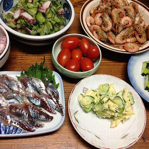 鯵の刺身と小エビの塩焼き ピーマン祭りの様子 シルエットにゃんこ By あんこ１９６１さん レシピブログ 料理ブログのレシピ満載