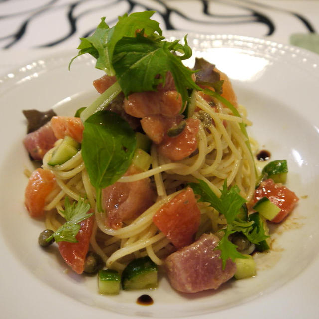 お刺身とフルーツトマトの冷製パスタ　と　折り紙の花