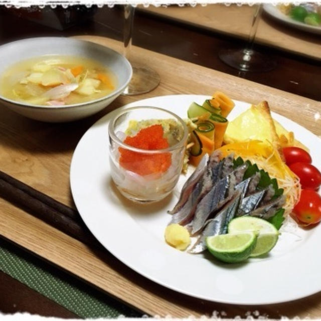 秋刀魚のお刺身とかイカそうめんとかとびっことか。