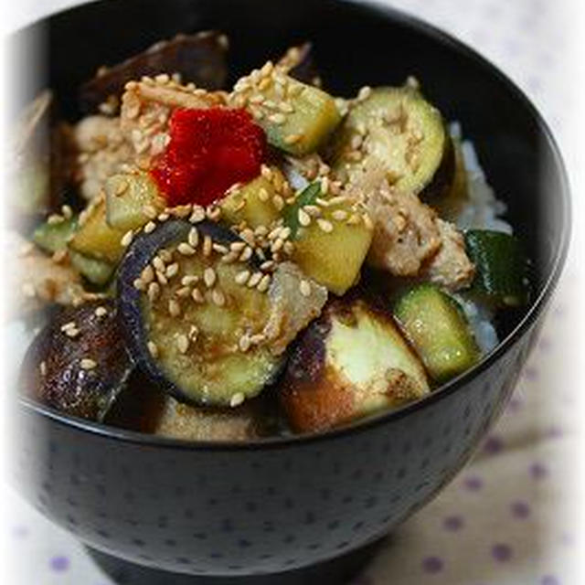 茄子と胡瓜の味噌生姜丼。　とお昼ご飯