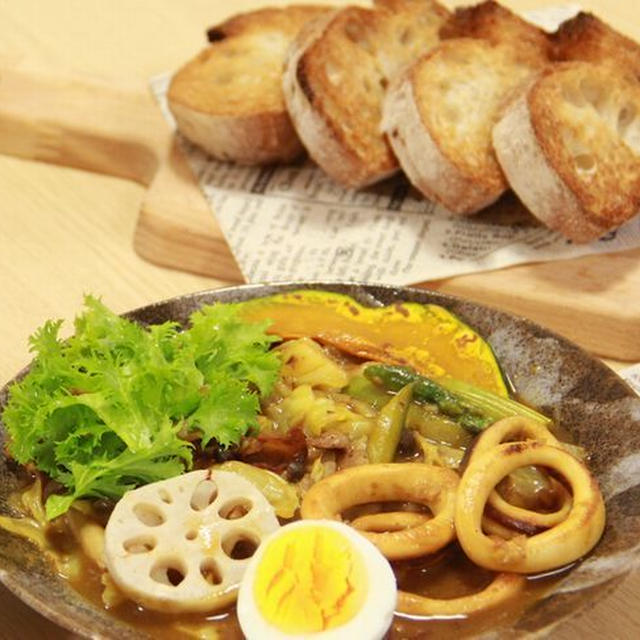 イカと春野菜も入ったスープカレーと京都の雛人形