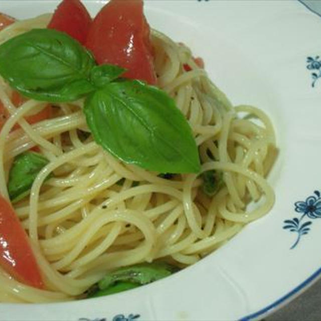 トマトとバジルの冷製パスタ