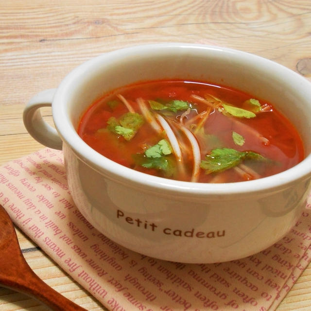 簡単！！ホワイトセロリとベーコンのトマトスープの作り方/レシピ