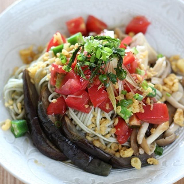 野菜たっぷりなトマト蕎麦