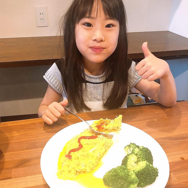 朝ごはんはしらすオムレツです！！