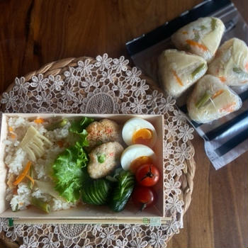 新幹線のお供（筍の炊き込みご飯弁当）