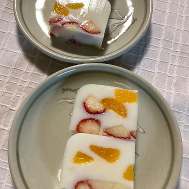 端のフルーツなしでも全然ＯＫ、大好きな寒天お菓子「ミルクかん」