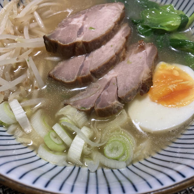 買ったお惣菜の夕食とマルタイラーメンの昼食